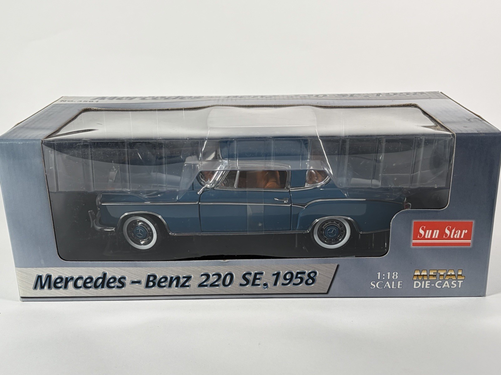Sun Star 1958 Mercedes Benz 220 SE 1/18 - Blue