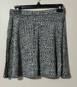 EUC Juniors Womens Mossimo Grey Skirt M