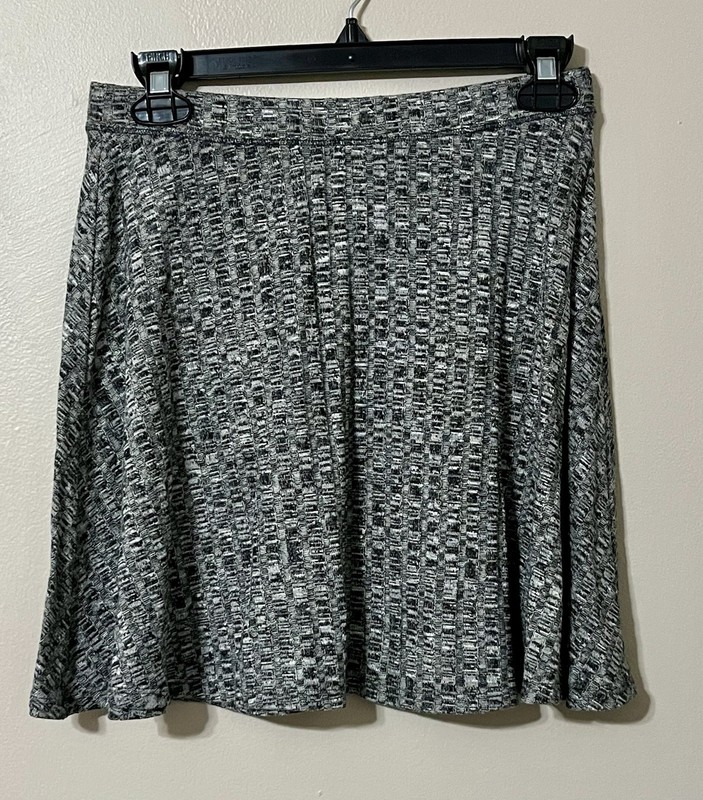EUC Juniors Womens Mossimo Grey Skirt M