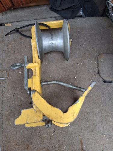 Hubbell Yellow Cable Stringing Sheave/Pulley Block w/ Hook & Clevis