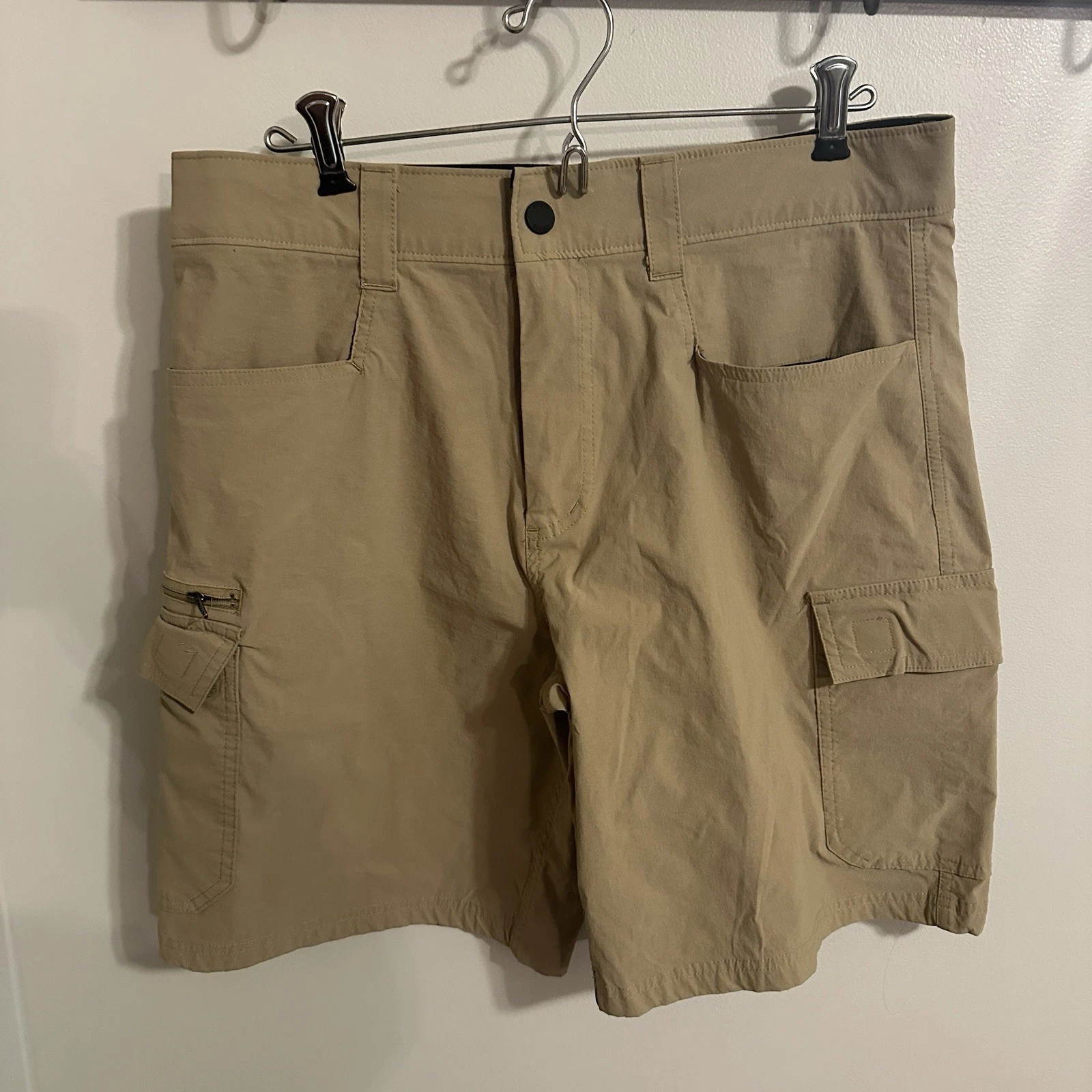 Orvis Men’s Tech Shorts Hiking Khaki Tan Size 32 , 10 inch inseam Quick Dry $98