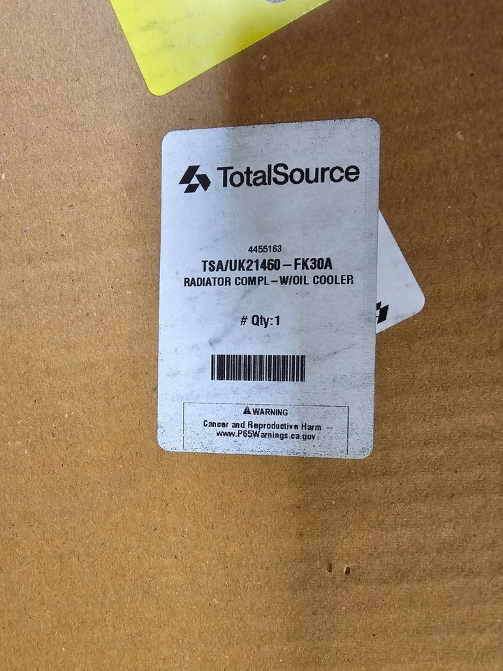 Conjunto de radiador Total Source TSA/UK21460-FK30A con enfriador de aceite para Nissan Foto 2 de 4