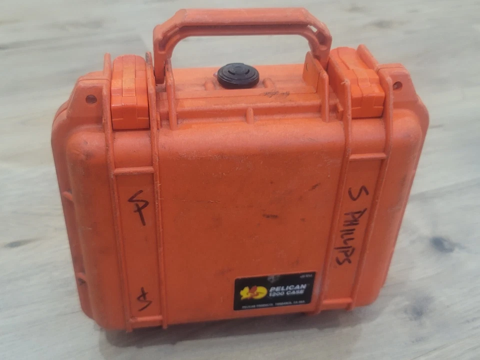 Pelican 1200 Estuche Naranja Caja de Herramientas con Forro de Espuma para Cámara o Disco Duro 10.5" Foto 2 de 4