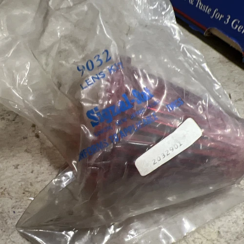 SIGNAL-STAT 9032R DOT SAE PC 68 TWIST ON/OFF RED LENSES N.O.S 1340 housing NOS