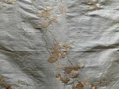 Soie Brodée ivoire motif de feuilles de lierre vendu au mètre - Photo 1/4