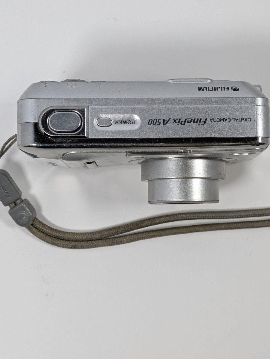 美品　Fujifilm FinePix A500　コンパクトデジタルカメラ Fujifilm FinePix A Series A500 5.1MP Digital Camera - Silver for