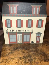 The Cat's Meow Vintage Wood Shelf Sitter 1991 Series IX “The Treble Clef”