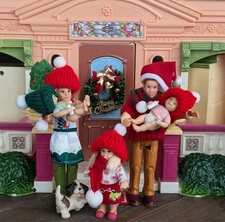 LoViNg FaMiLy Fisher Price Grand Mansion HUGE dollhouse and accessories Lot!