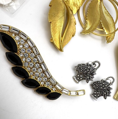Gold Brooch Lot Of 13 Leaf Vine Gold Tone Rhinestone Multicolor JJ Monet LIA - Picture 7 of 15