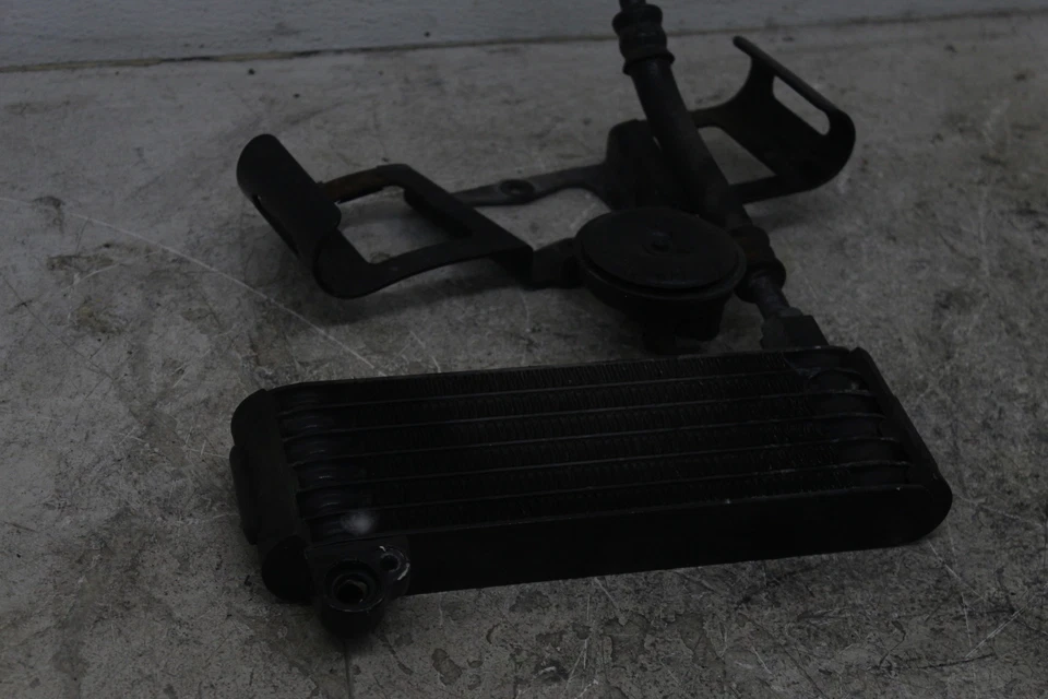 05-09 POLARIS VICTORY VEGAS OEM ENGINE MOTOR OIL COOLER  1240145-385 B10 - Imagem 4 de 4