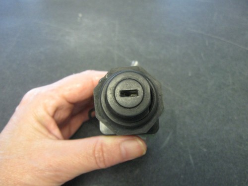 Suzuki Outboard 37110-99E00 single ignition Key Switch BIN0241 - Picture 7 of 12