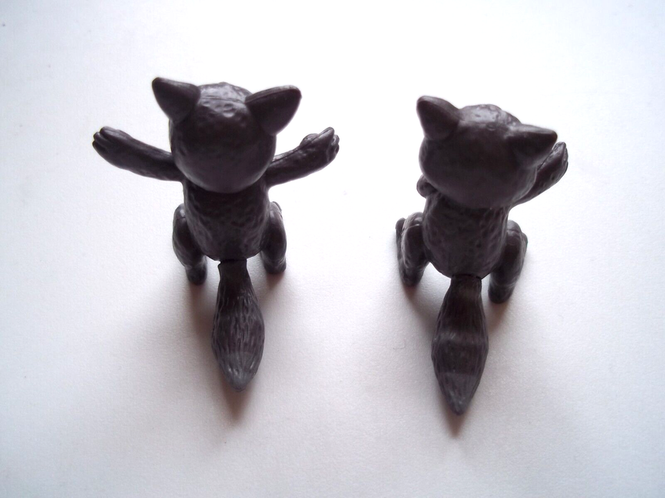 2 Wintertime RACCOONS Plastic Figure Misfit Toys Rudolph PLAYING MANTIS ...