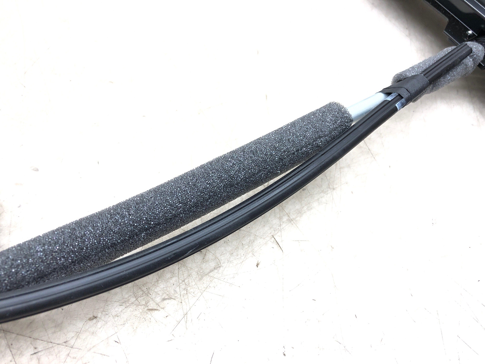 17-22 MASERATI LEVANTE LEFT REAR DOOR PANEL WINDOW SHADE ROLLER 670087464 OEM