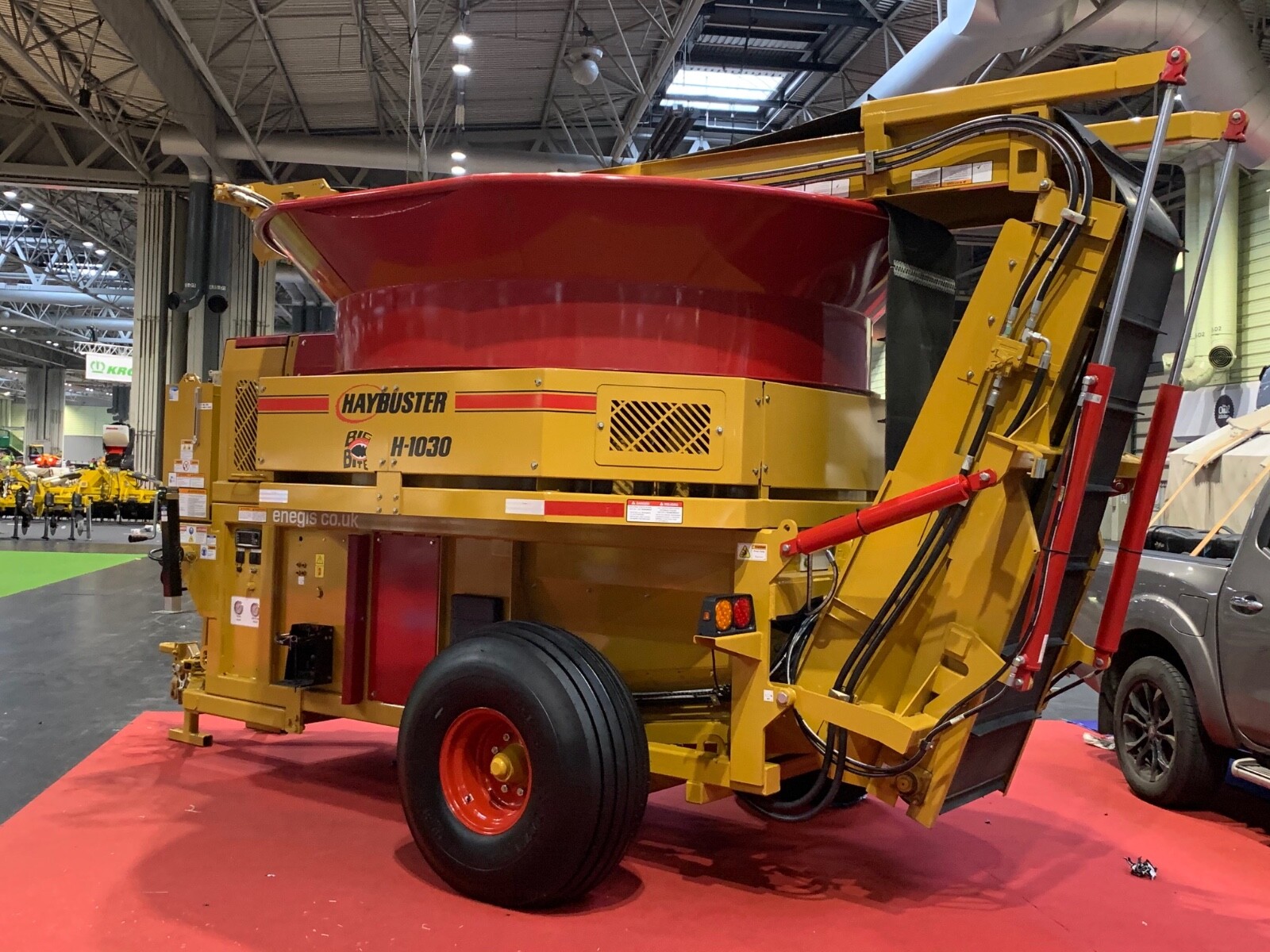 Haybuster H1130,H1030, H1000, H835 Tub Grinder Straw mills straw