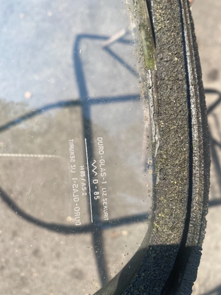 Vidro da janela traseira BMW 2002 1600 2002tii - CLEAR E10 sem descongelamento  - Imagem 2 de 3