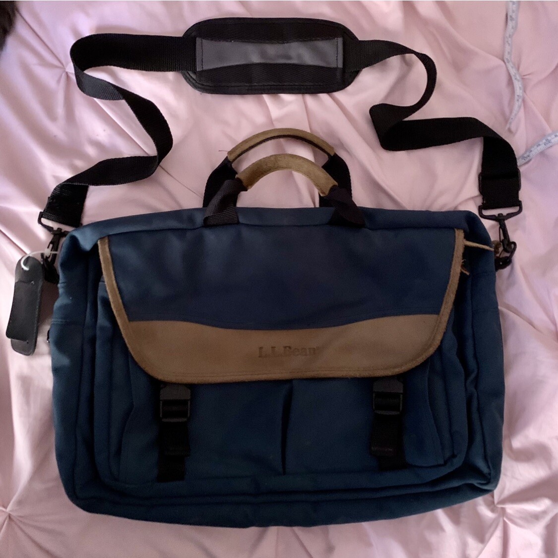 LL BEAN w318 Messenger Bag Green Leather Computer/Laptop Crossbody