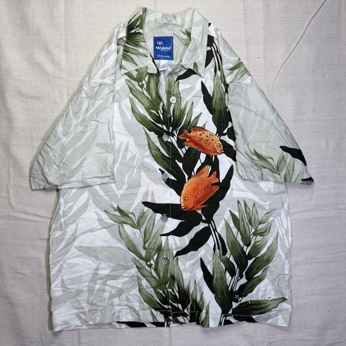 Light gray vintage Wyland AFTCO Bluewater men’s Hawaiian shirt with orange fish and green leaf print.