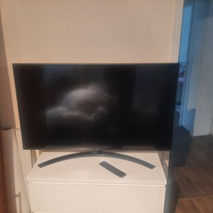 Fernseher 43" LG UHD 4K TV inkl. Standfüße