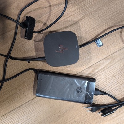HP TB Dock G2 w/ Combo Cable 230W 3TR87UT#ABA with AC adapter (used)