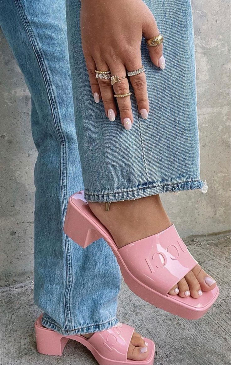 GUCCI Wild Rose Pink Barbie Rubber Slide Sandals Size 37 US 7 Block Heel Mules