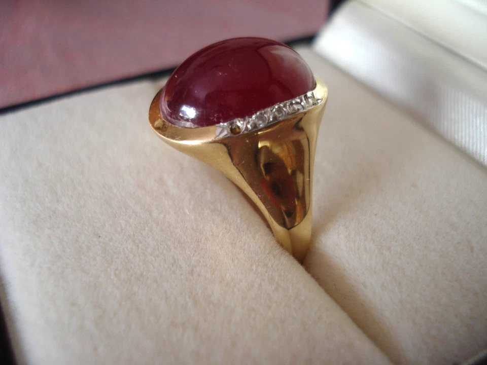 Sogni d’Oro 375er Gelbgold-Ring, 7,5 g mit Cobochon-Rubin, RW 19 - Bild 4 von 4