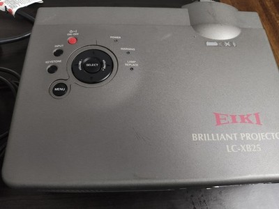 EIKI LC-XB25 BRILLIANT PROJECTOR WITH CORD /Remote 