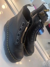 Dr. Martens Sinclair Plateau Boots