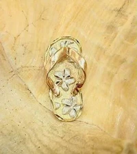 8.5MM SOLID TRICOLOR 14K GOLD DIAMOND CUT DC HAWAIIAN PLUMERIA SLIPPER PENDANT