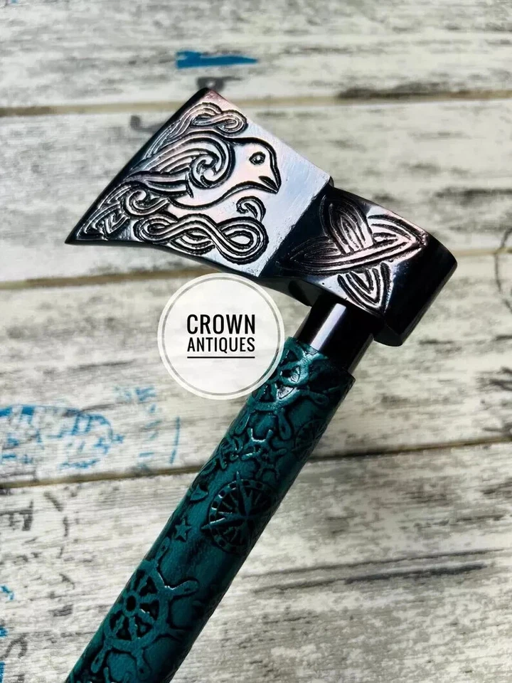 Hermoso mango de hacha de madera con acabado de cuero verde/bastón hecho a mano Foto 4 de 4