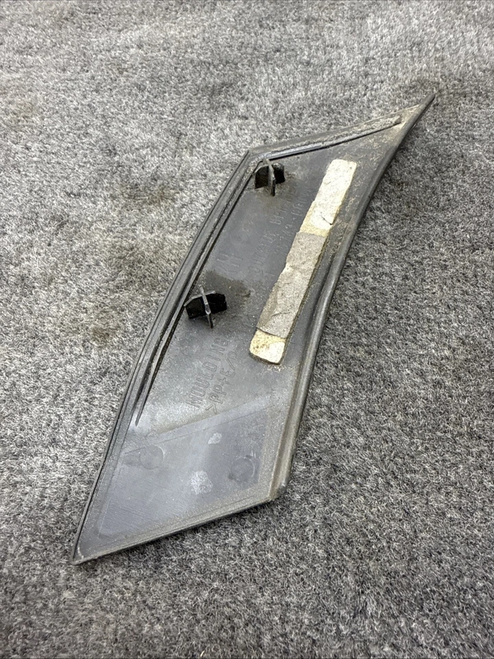 Moldura superior puerta trasera derecha Toyota Land Cruiser 1998-2002 OEM 7574360010 Foto 3 de 4