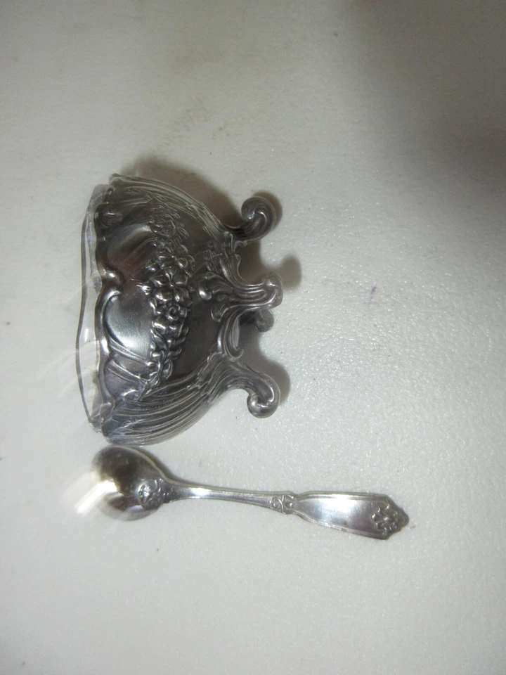 Ancien Saleron en Argent Massif Minerve , Style Rocaille - Photo 4/4