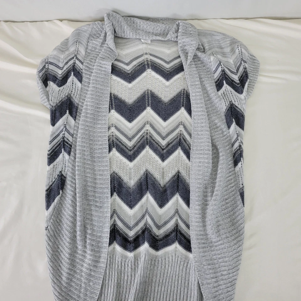 Body Central Cardigan 女式中号灰色开放式针织雪佛龙上衣短袖 — 第 3/4 张图片