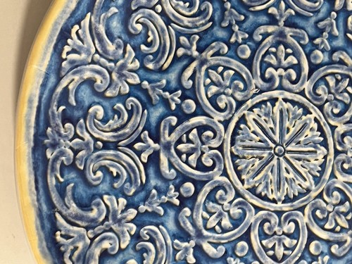 Cynthia Rowley Blue 3D Medallion Melamine 9.5 in Plates Yellow Accents Set of 2 - Picture 8 of 13