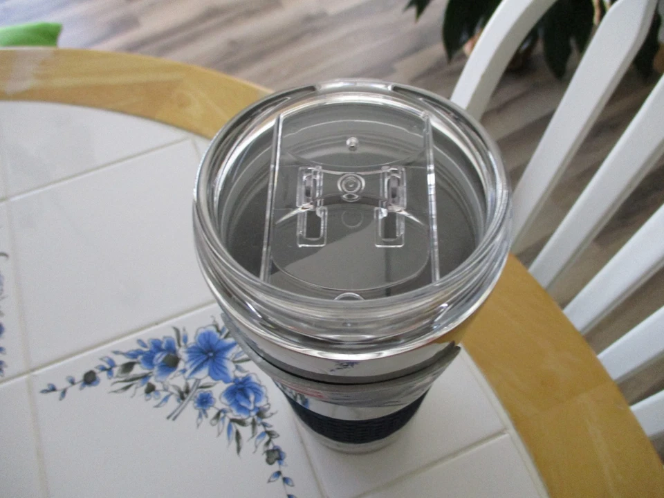 Vaso cromado New England Patriots 24 oz taza de bebidas aislada al vacío Foto 2 de 2