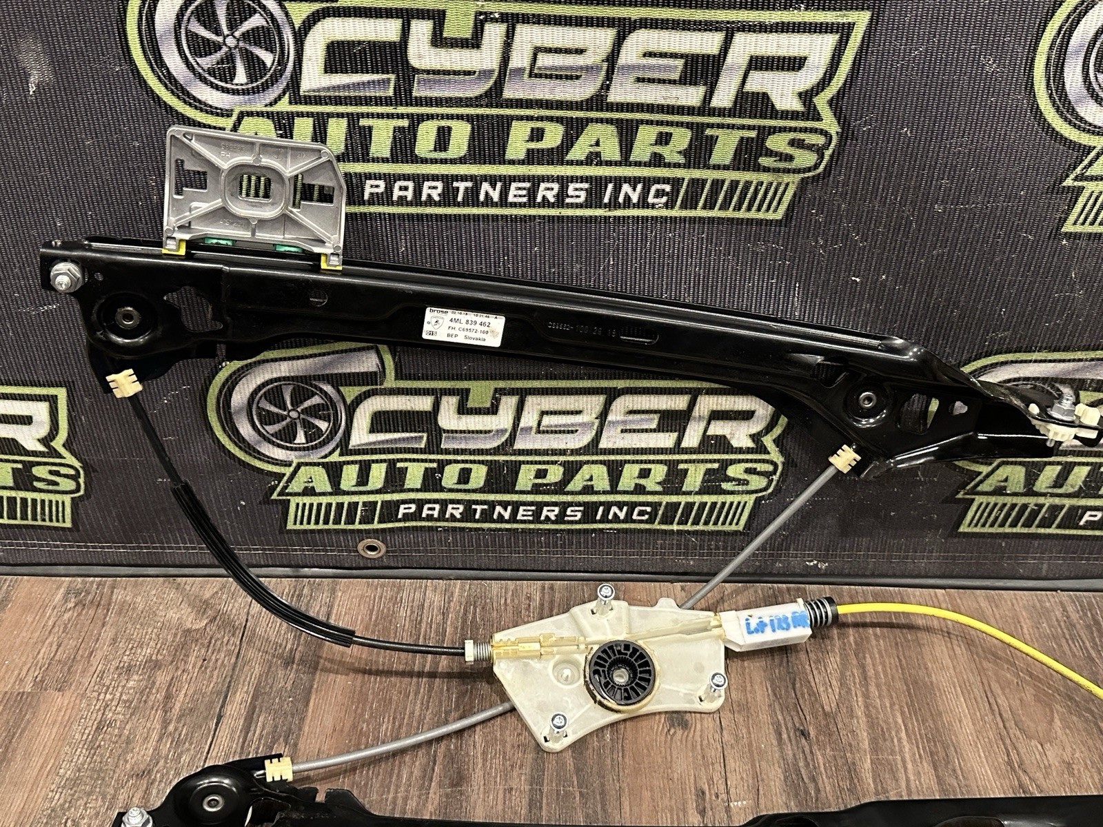 Lamborghini Urus 2018-2024 REAR+RIGHT Window regulator
