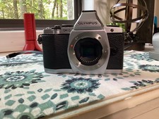 Olympus OM-D E-M5 Mirrorless MFT Micro Four Thirds Camera Body 16.1MP body