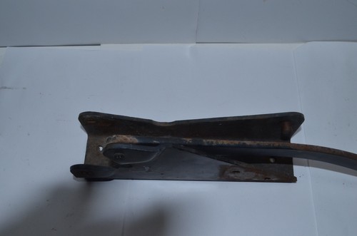 1969-1970 FORD MUSTANG GT COUGAR XR7 CONVERTIBLE ROOF RH MAIN PIVOT BRACKET - Foto 4 di 8