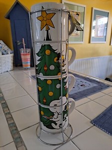PEANUTS Snoopy Charlie Brown Stackable Mug 4 Pack Christmas Tree Trimming NWT