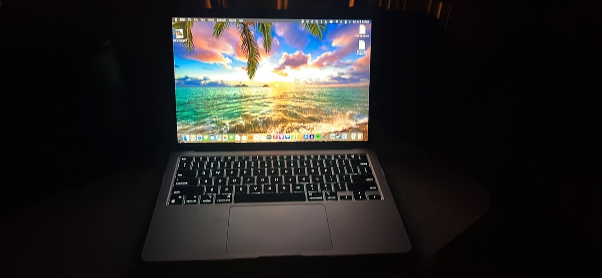 Apple MacBook Air 13in (256GB SSD, M1, 8GB) Laptop - Silver Apple MacBook Air 13in (256GB SSD, M1, 8GB) Laptop - Silver