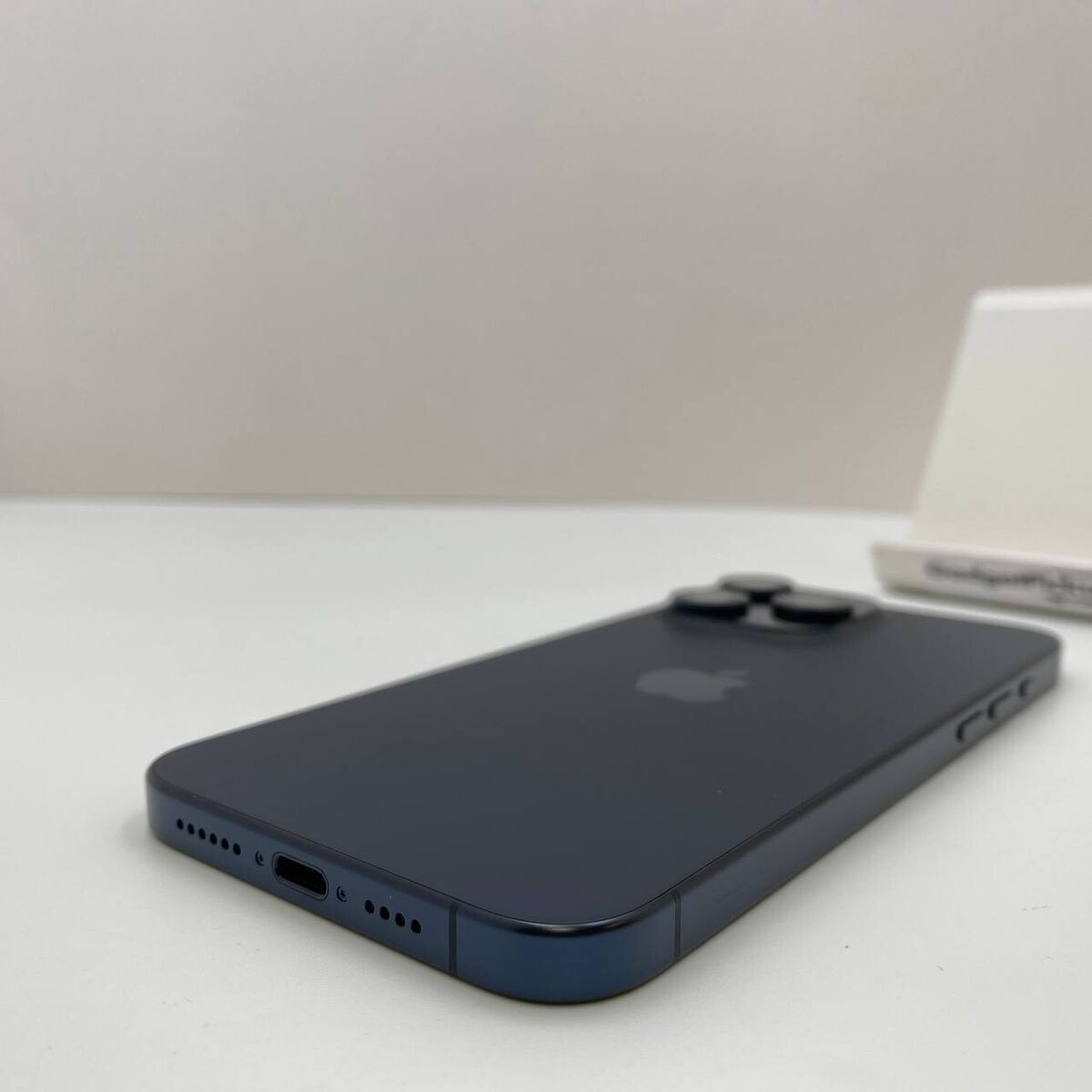Apple iPhone 15 Pro Max 256GB - Blue Titanium (Unlocked Apple iPhone 15 Pro Max 256GB - Blue Titanium (Unlocked