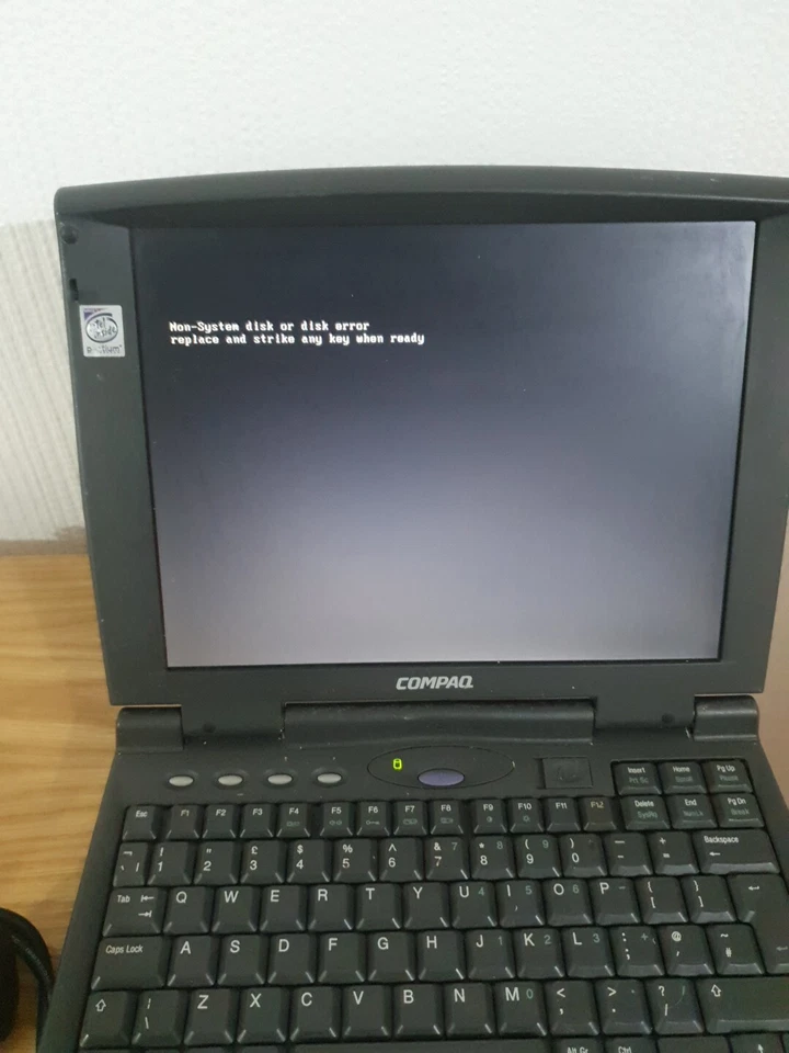 Compaq Armada 1592DT Intel Pentium MMX 12.1 Inch Vintage Laptop , Spare or Repai - Image 4 of 4