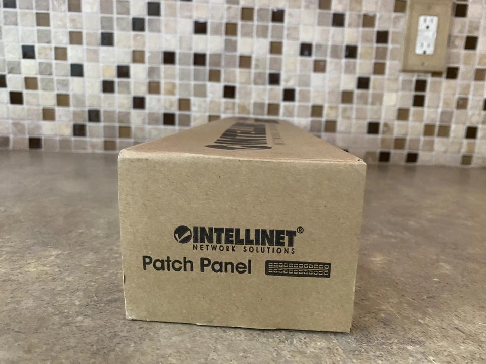 24 PORT CAT5E ETHERNET NETWORK RACKMOUNT PATCH PANEL INTELLINET 513555 A5-109 - Image 4 of 4