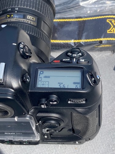 Nikon D2X 12,4 megapixel fotocamera reflex digitale con Nikkor AF-S 18-200 mm - solo otturatore 30 - Foto 2 di 12