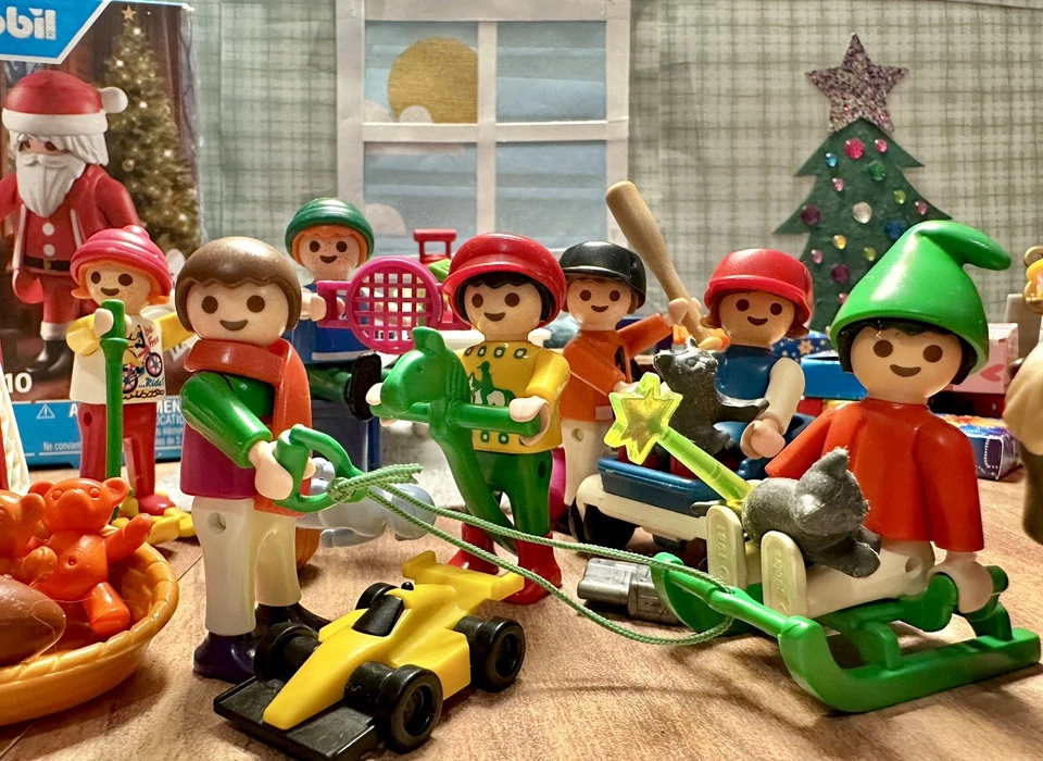 Playmobil Navidad Niños Dormitorio Lote con Juguetes Regalos Moto de Nieve Papá Noel (NUEVO EN CAJA) y más Foto 2 de 4