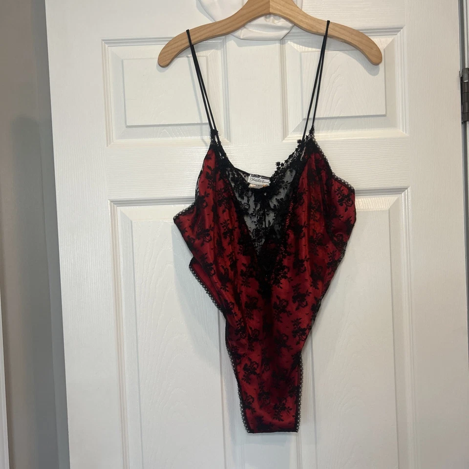 Body Lencería Vintage Sak’s Fifth Avenue Mara Íntimates Rojo Satinado Negro Encaje Foto 2 de 4