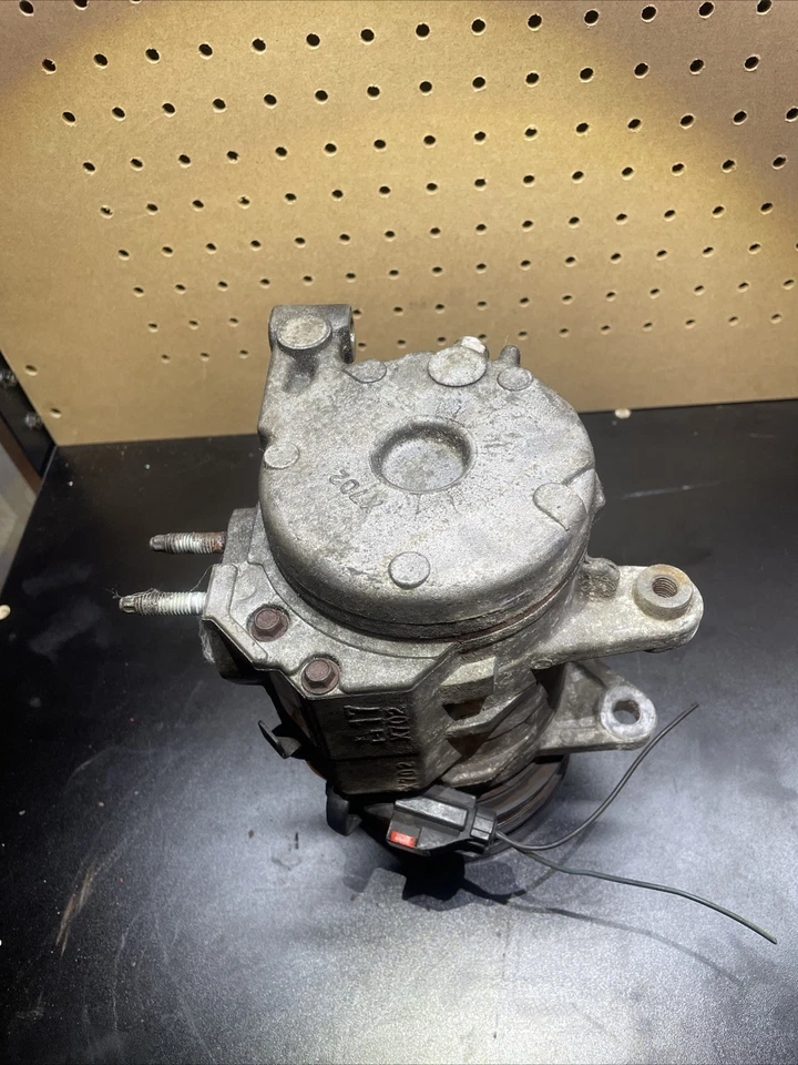 2005-2007 Jeep Grand Cherokee 4.7L A/c Air Compressor - Image 4 of 4