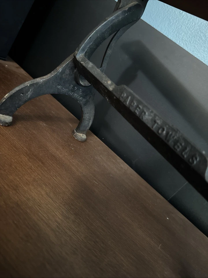 Rollo de papel de granja cortador de toallas hierro fundido madera soporte de pie Foto 4 de 4