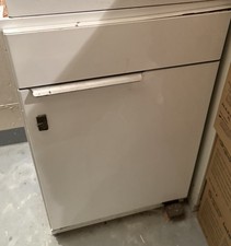 Baisch - Zahnarztschrank aus Metall