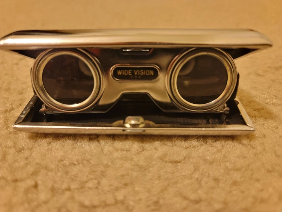 Vintage Opera Glasses Binoculars Green Folding Crystar Lens 2.5x Made in Japan - Image 2 of 4