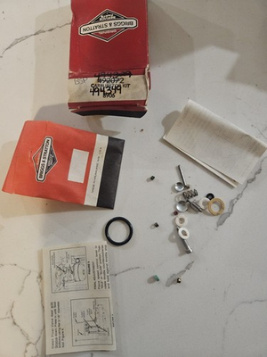 #ad Briggs And Stratton Carburetor Overhaul Kit 494349 $15.00